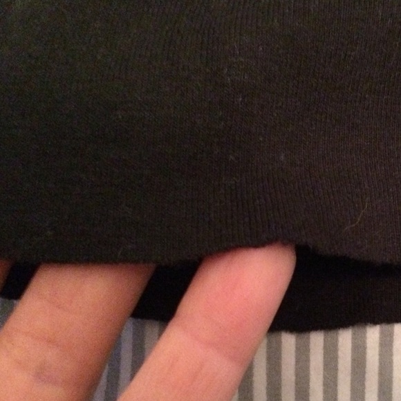 Brandy Melville — NYC Cropped Baby Tee - Picture 4 of 5